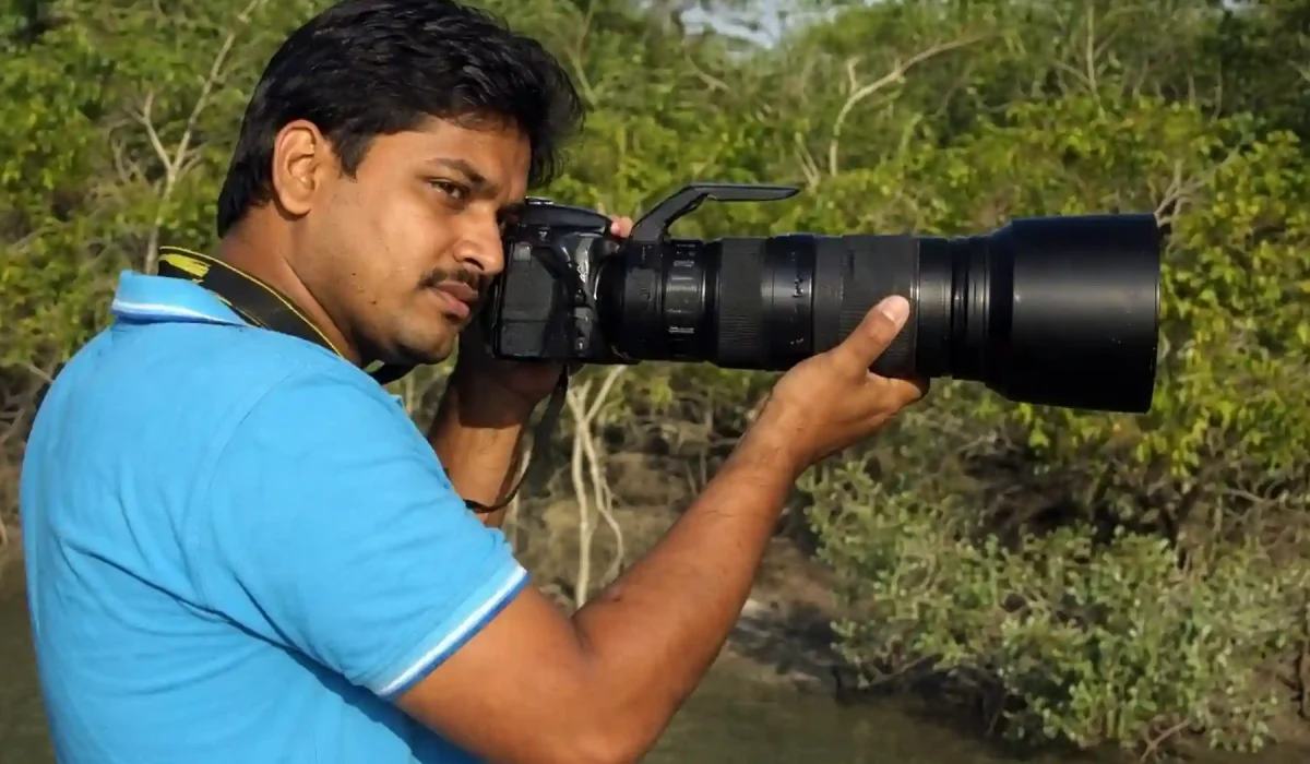 A man having 200mm canon camera Sundarban Photography Gangchil